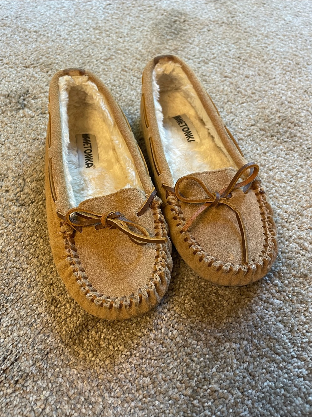 Minnetonka Tan Suede Leather Cally Moccasin Slippers with Bow Size 7M Slip On
